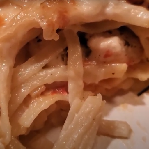 close up image of red chile chicken alfredo